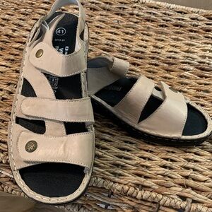 NWOT Leather Ortho sandals 41/10